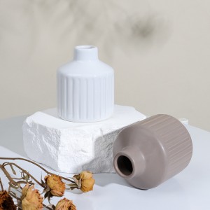 ODM Decoration Unique Ceramic Cylinder-Shaped Striped Perfume Aromatherapy Bottle Diffuser