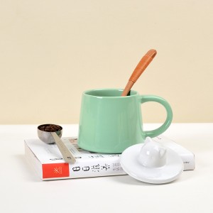 Factory Glazed Handmade Fishbone Embossed Ceramic Funny Coffee Mug Whit Dog and Cat Head Lid