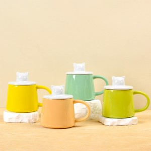 Factory Glazed Handmade Fishbone Embossed Ceramic Funny Coffee Mug Whit Dog and Cat Head Lid