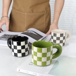 Factory Handmade Personalized Ceramic Coffee Grid Pattern Mug for Gift