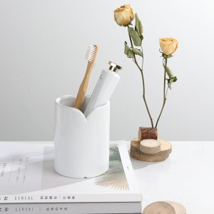 5-Piece Ceramic White Elegant V-Shaped ODM Hotel Room Bathroom Set