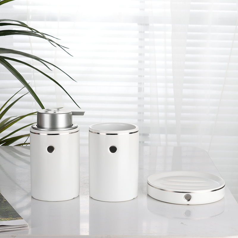 Factory Supplier Home Decorations White 3-Piece Soap Dish Tumbler Soap Dispenser Bathroom Ceramic Set