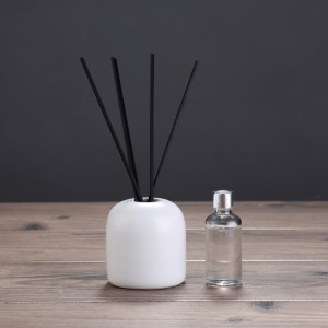 Round Decorative Unique Ceramic Aroma Oil Bottle with Reed Diffuser