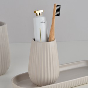 China Factory Modern Ceramic Elegant Custom ODM Bathroom Soap Dispenser Set with Tray