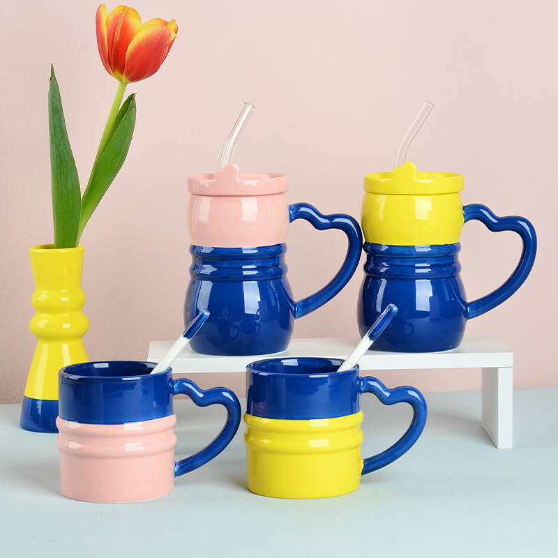 heart-shaped-Handle-Coffee-Mug-Straw-Tumbler (1)