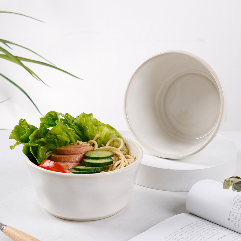 white-ceramic-dinnerware (1)